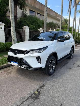 TOYOTA HILUX SW4 2.8 D-4D TURBO DIESEL DIAMOND 7L 4X4 AUTOMÁTICO